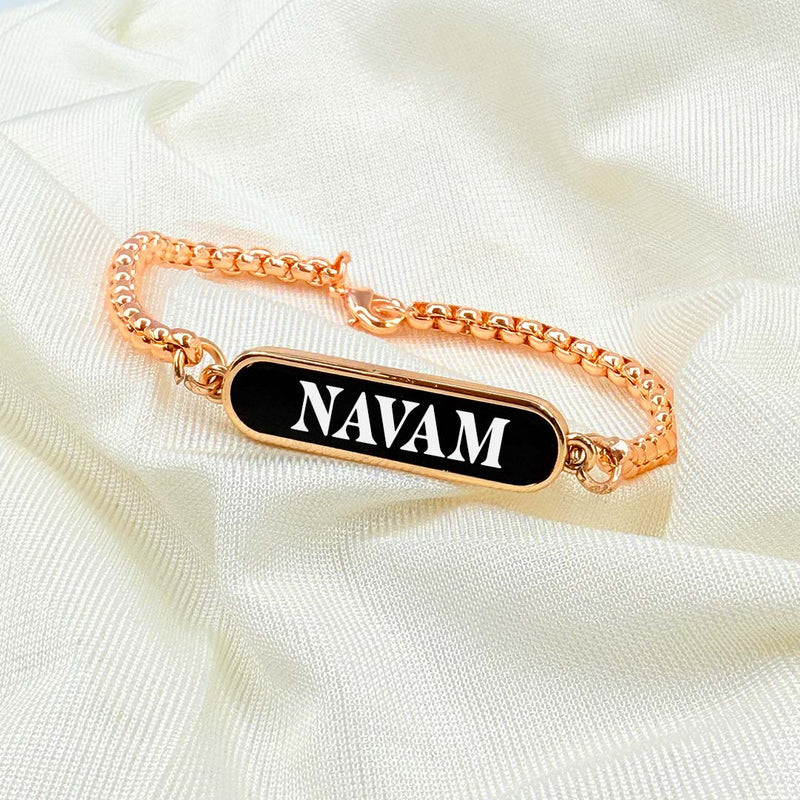 Classic Engraved Chain Bracelet – Personal Name on Black Plate